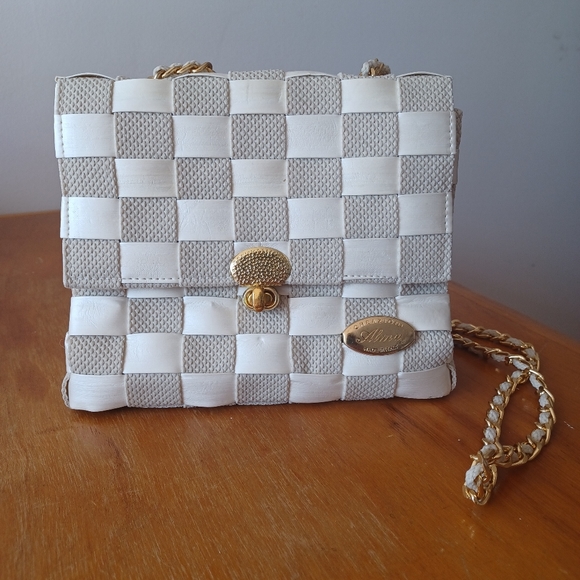 Alma Handbags - Beautiful Cream Vintage Creazioni Alma shoulder bag. Made in Italy.